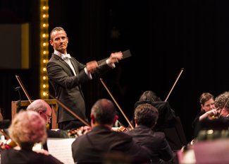 Alexander Shelley with the National Arts Centre Orchestra