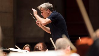 Edward Gardner conducting the Bergen Philharmonic Orchestra